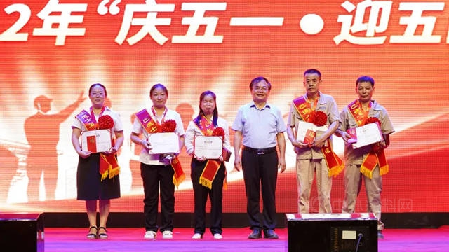 致勞模 頌青春 | 巴德士集團慶五一 迎五四晚會(hui) 圓滿舉(ju) 行