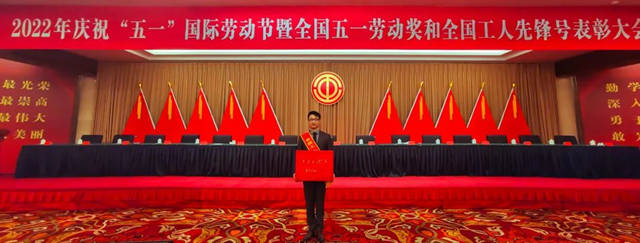 東(dong) 方雨虹HDPE研發團隊榮獲2022年“全國工人先鋒號”