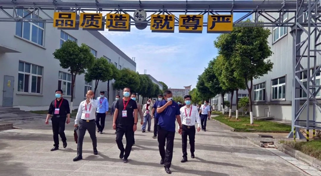 溫嶺市危化安全治理領導小組與(yu) 人大常委會(hui) 蒞臨(lin) 魚童參觀指導