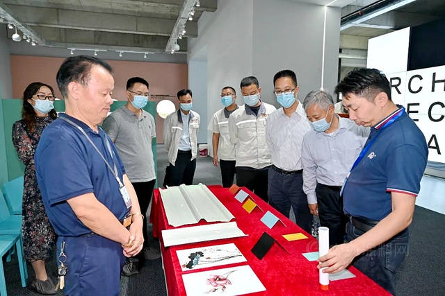 中車戚墅堰機車車輛工藝研究所有限公司考察團蒞臨(lin) 晨光工業(ye) 園參觀考察！