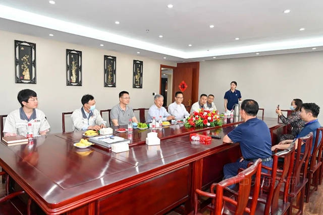 中車戚墅堰機車車輛工藝研究所有限公司考察團蒞臨(lin) 晨光工業(ye) 園參觀考察！