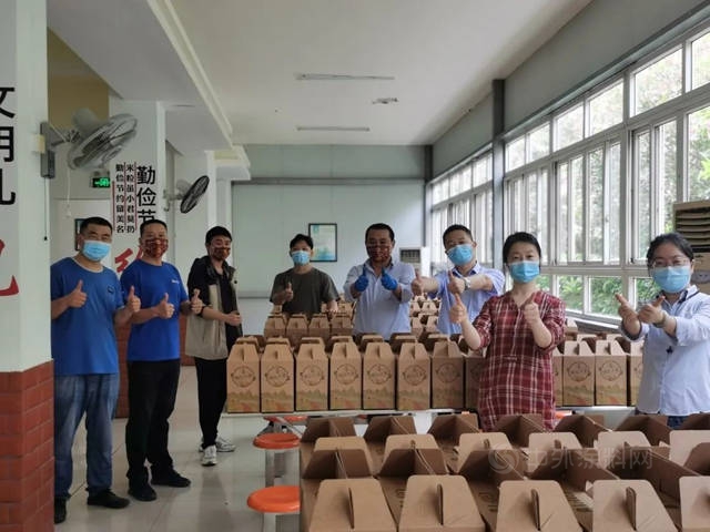 展辰：眾(zhong) 誌成城守望相助，同氣連枝共克時艱！