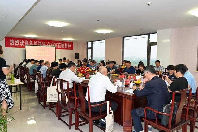 常州市塗料協會(hui) 四屆七次理事會(hui) 在晨光工業(ye) 園成功召開！