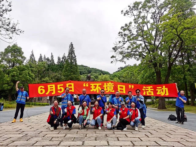 共建清潔美麗(li) 世界——上海展辰誌願者在行動