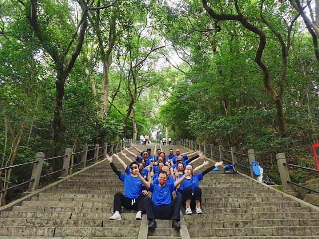 共建清潔美麗(li) 世界——上海展辰誌願者在行動