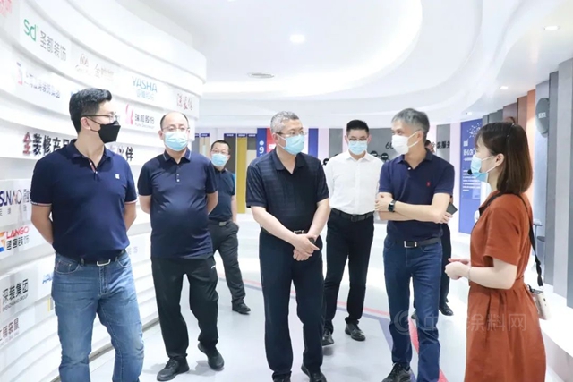 榆神工業(ye) 區領導蒞臨(lin) 嘉寶莉集團參觀指導