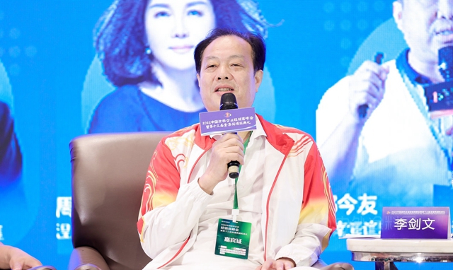 億(yi) 商大咖七十二變思想鋒戰！金漆獎峰會(hui) 經銷商論壇經銷新未來！