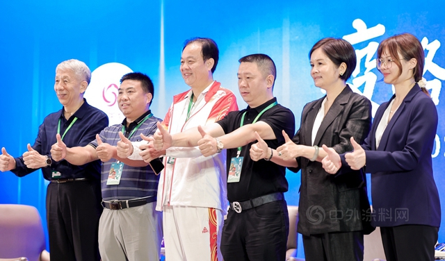 億(yi) 商大咖七十二變思想鋒戰！金漆獎峰會(hui) 經銷商論壇經銷新未來！