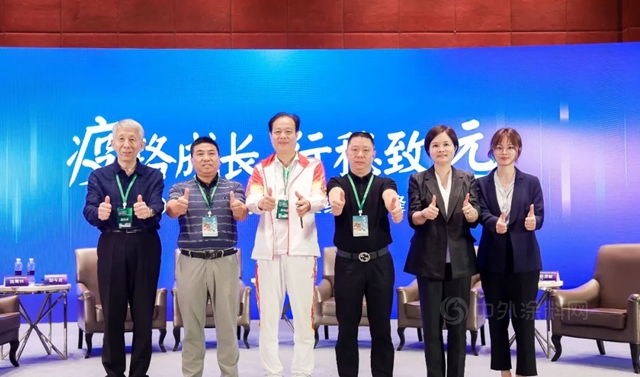 疫路成長，共享共贏|瑞豐(feng) 董事長周賽珍出席2022中國塗料企業(ye) 經銷商峰會(hui) 並作主題演講