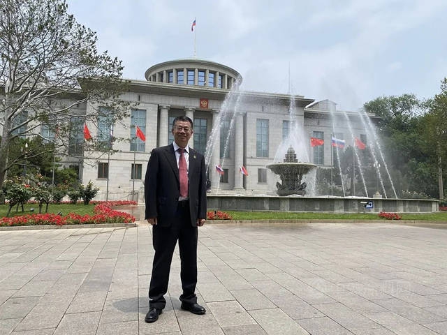 中國建築材料流通協會(hui) 會(hui) 長秦占學應邀出席俄羅斯國慶招待會(hui) 