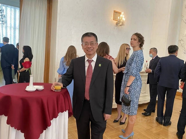 中國建築材料流通協會(hui) 會(hui) 長秦占學應邀出席俄羅斯國慶招待會(hui) 