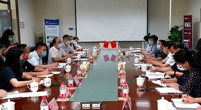 北京市大興(xing) 區政協主席領導帶隊走訪慰問富思特