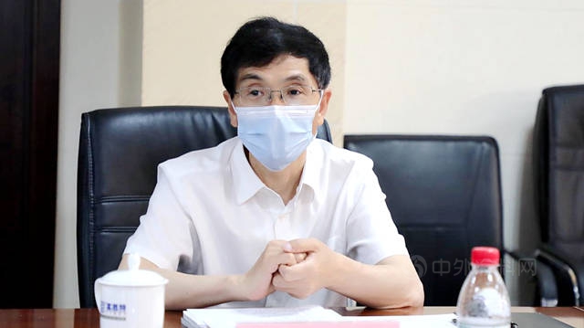 北京市大興(xing) 區政協主席領導帶隊走訪慰問富思特