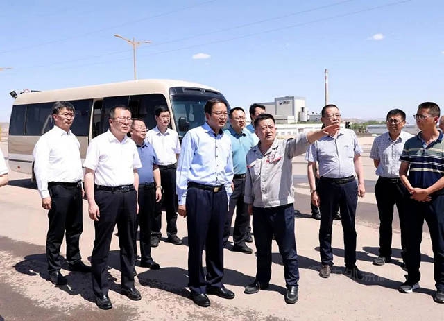 甘肅省副省長張世珍一行蒞臨(lin) 東(dong) 方鈦業(ye) 調研