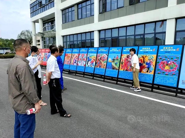 發揮企業(ye) “廉”動力 黃岡(gang) 市清廉文化主題農(nong) 民畫展走進凱倫(lun) 華中生產(chan) 基地