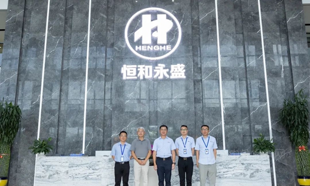 廣東(dong) 省塗料行業(ye) 協會(hui) 顧問專(zhuan) 家委員會(hui) 主任閻永江蒞臨(lin) 恒和永盛集團參觀指導