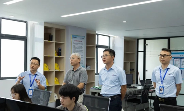 廣東(dong) 省塗料行業(ye) 協會(hui) 顧問專(zhuan) 家委員會(hui) 主任閻永江蒞臨(lin) 恒和永盛集團參觀指導