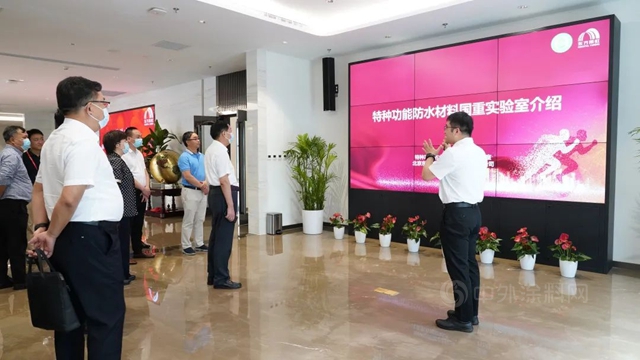 揚州市委常委、經開區黨(dang) 工委書(shu) 記潘學元一行赴東(dong) 方雨虹考察交流