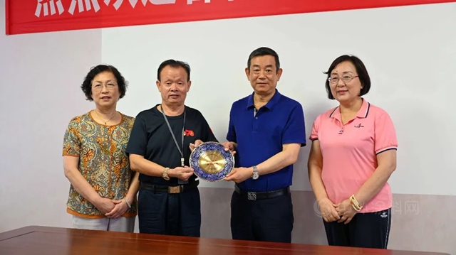 寧波塗協考察團蒞臨(lin) 晨光工業(ye) 園參觀考察！