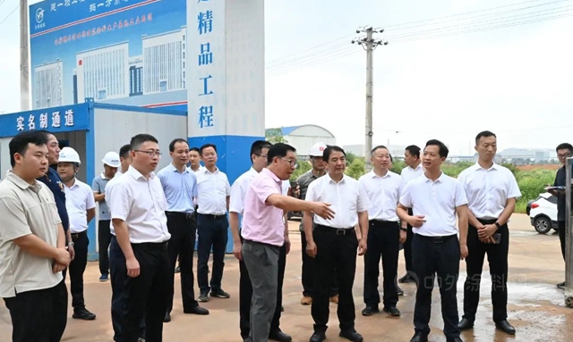 嶽陽市委書(shu) 記曹普華一行到金彩螺新材料產(chan) 業(ye) 園現場調研督導