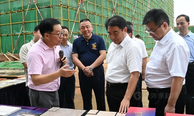 嶽陽市委書(shu) 記曹普華一行到金彩螺新材料產(chan) 業(ye) 園現場調研督導