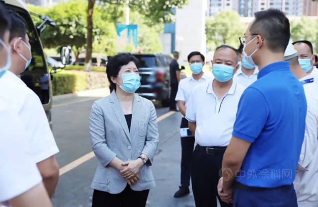 湖南省委常委、市委書(shu) 記吳桂英一行蒞臨(lin) 湘江塗料集團星沙工廠檢查指導安全生產(chan) 工作