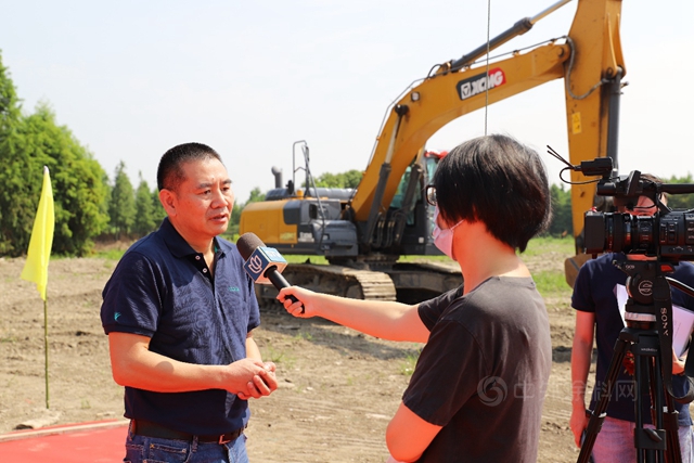 君子蘭(lan) 新建環保塗料研發生產(chan) 基地奠基儀(yi) 式隆重舉(ju) 行