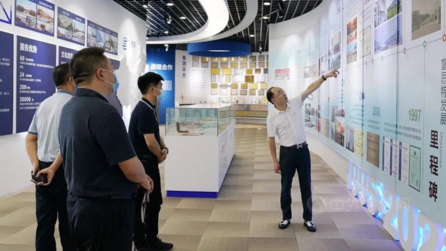 北京市大興(xing) 區委常委、區政協黨(dang) 組副書(shu) 記、統戰部部長張博一行蒞臨(lin) 富思特安定生產(chan) 基地考察指導