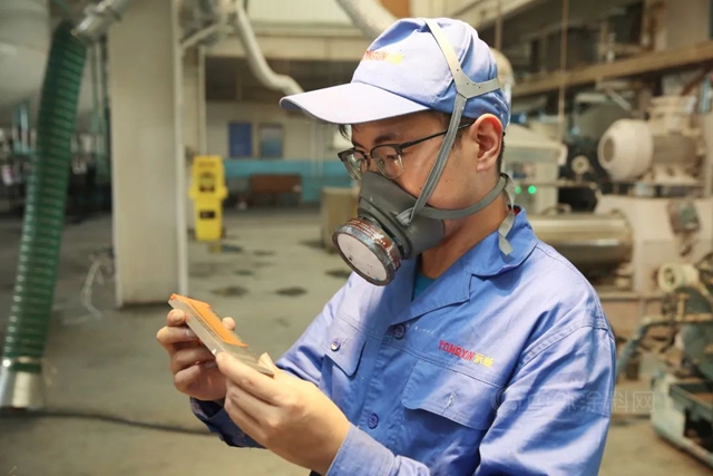 西北永新塗料有限公司製漆廠榮獲“甘肅省創新型班組”、“甘肅省示範性勞模創新工作室”榮譽稱號