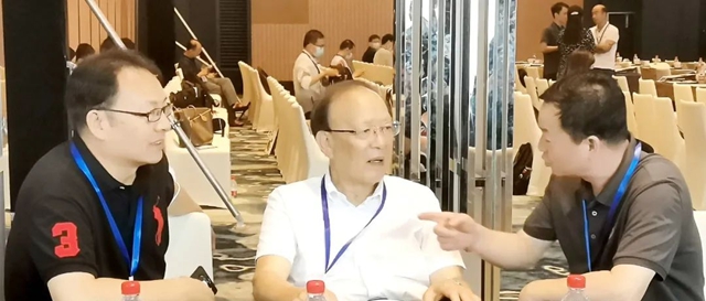 洞見業(ye) 內(nei) 前沿技術  提升服務行業(ye) 能力——寧波塗協組織行業(ye) 專(zhuan) 家參加之江新材料科創大會(hui) 