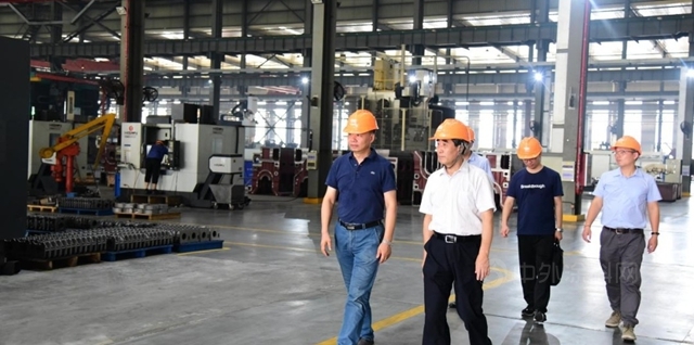 洞見業(ye) 內(nei) 前沿技術  提升服務行業(ye) 能力——寧波塗協組織行業(ye) 專(zhuan) 家參加之江新材料科創大會(hui) 