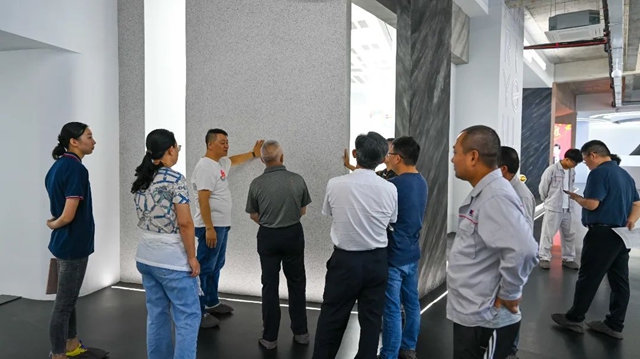 江蘇華盛鋰電材料股份有限公司考察團蒞臨(lin) 晨光工業(ye) 園參觀考察！