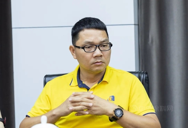 廣東(dong) 省塗料行業(ye) 協會(hui) 秘書(shu) 長呂水列、工業(ye) 塗料分會(hui) 理事長陳中華、華南理工大學化工學院教授文秀芳蒞臨(lin) 恒和永盛集團參觀交流