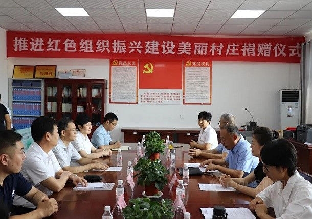 華秦科技向富平縣莊裏試驗區 “推進紅色村組織振興(xing) ，建設美麗(li) 村莊”建設項目捐贈100萬(wan) 元