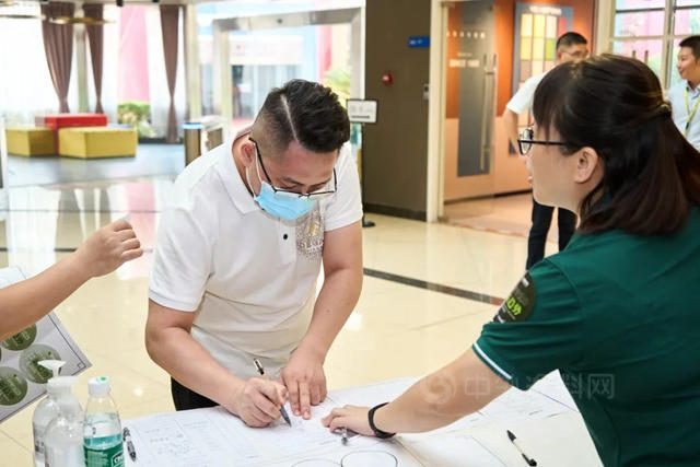 走進宣偉(wei) 華潤，順德家具企業(ye) &設計機構共探家居色彩新趨勢
