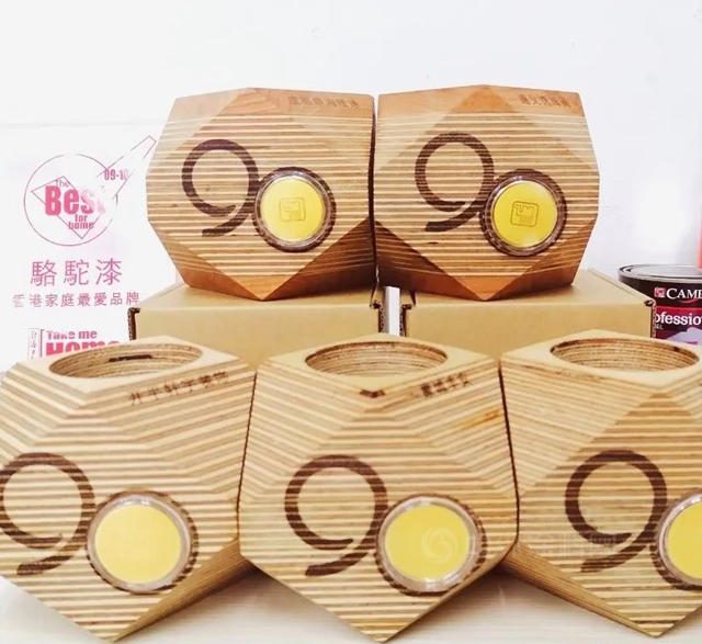 繽紛90周年紀念禮遇•與(yu) 你共慶駱駝漆傳(chuan) 奇