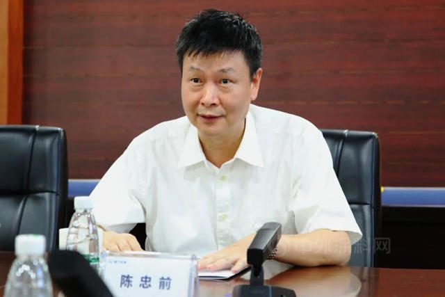 廣船國際黨(dang) 委書(shu) 記、董事長陳忠前一行到雙瑞塗料產(chan) 業(ye) 考察交流