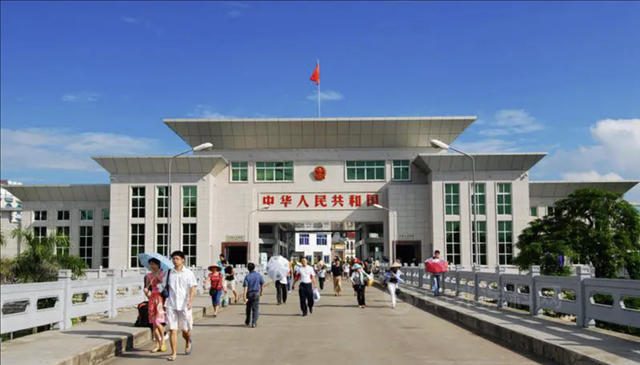 “一帶一路”美麗(li) 國門展翅飛   “一色一石”久巴石漆盡朝暉