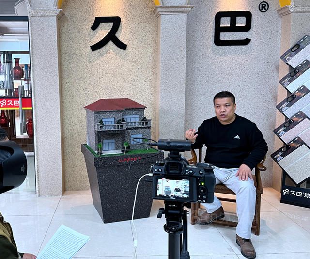 “一帶一路”美麗(li) 國門展翅飛   “一色一石”久巴石漆盡朝暉