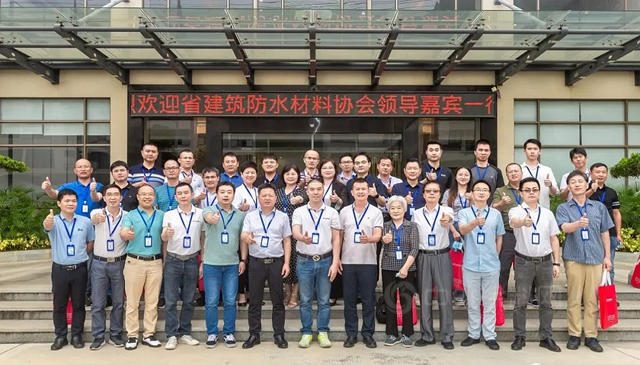 共探產(chan) 業(ye) 鏈上下遊協同合作之道 | 廣東(dong) 省建築防水材料協會(hui) 組織會(hui) 員到合勝考察交流