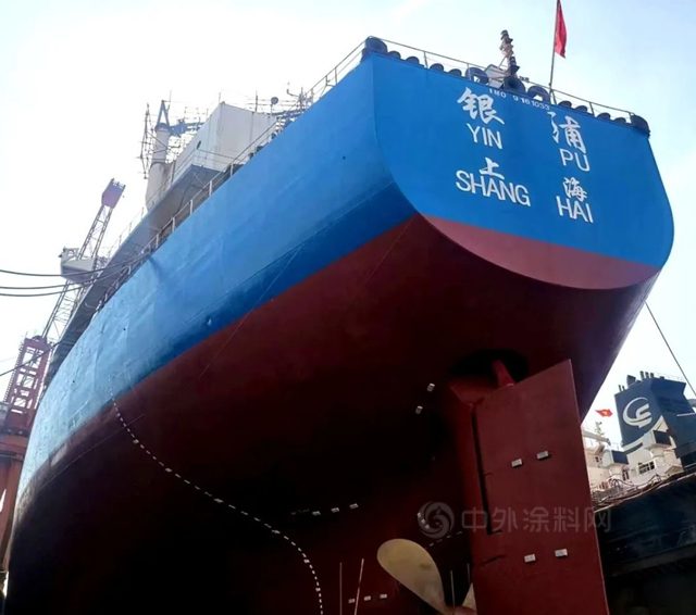 魚童助力5萬(wan) 噸級散貨船”銀浦”更換全新防護衣