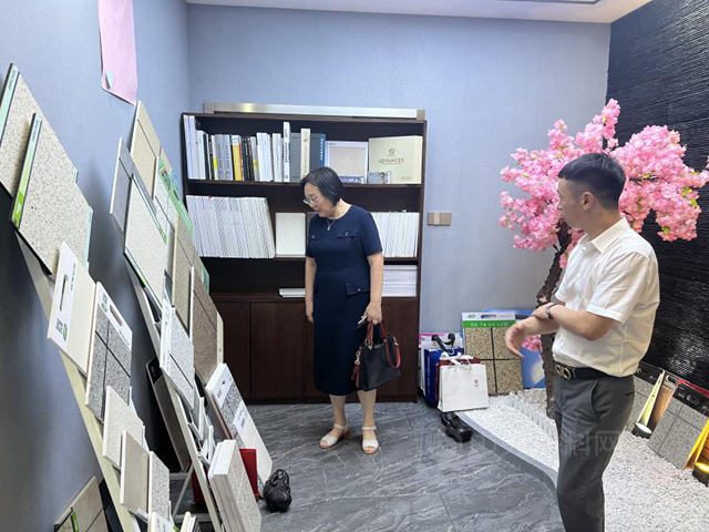 專(zhuan) 家進企業(ye)   服務零距離 ——寧波塗協“紓困助企  暖心護航”在行動係列活動