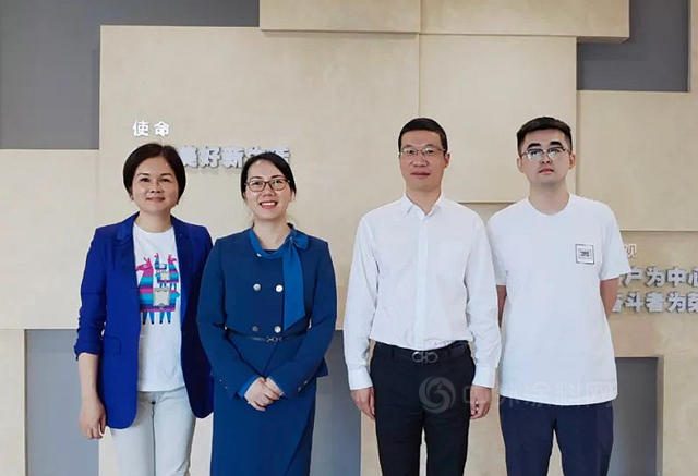 溫州市鹿城區區委常委、副區長張偉(wei) 一行蒞臨(lin) 瑞豐(feng) 集團調研指導