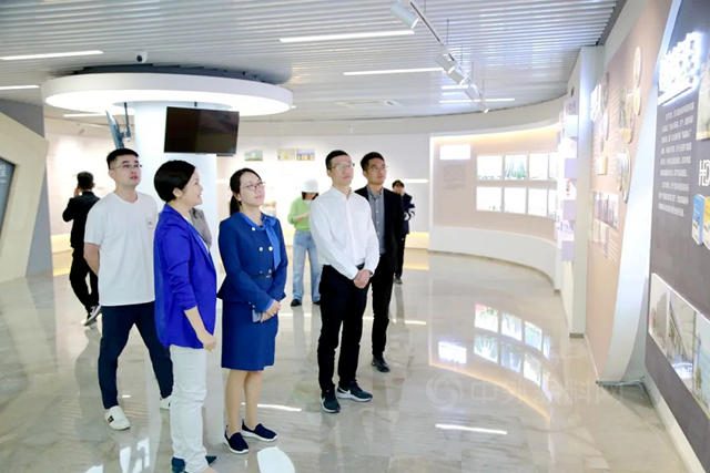 溫州市鹿城區區委常委、副區長張偉(wei) 一行蒞臨(lin) 瑞豐(feng) 集團調研指導
