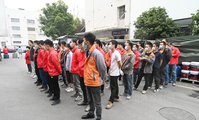 長沙紫荊花塗料開展消防滅火和有限空間作業(ye) 應急救援演練活動