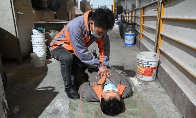 長沙紫荊花塗料開展消防滅火和有限空間作業(ye) 應急救援演練活動