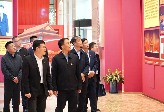 工信部神秘彩金随机派发最高赠送工業(ye) 司司長陳克龍一行到北新建材考察指導