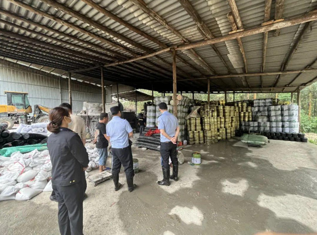 500萬(wan) 元過期防水塗料，翻新銷往兩(liang) 廣，每噸300元