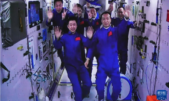 燈塔塗料見證中國宇航員“空中會(hui) 師”，天上月亮笑彎腰