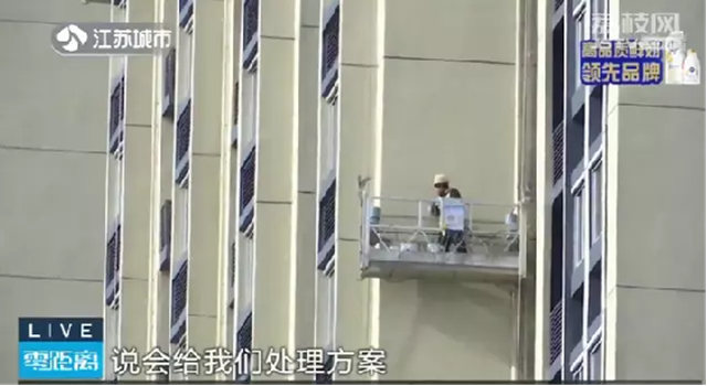 天上兩(liang) 場塗料雨，路邊車成“斑點狗”，幾十車主集體(ti) 崩潰